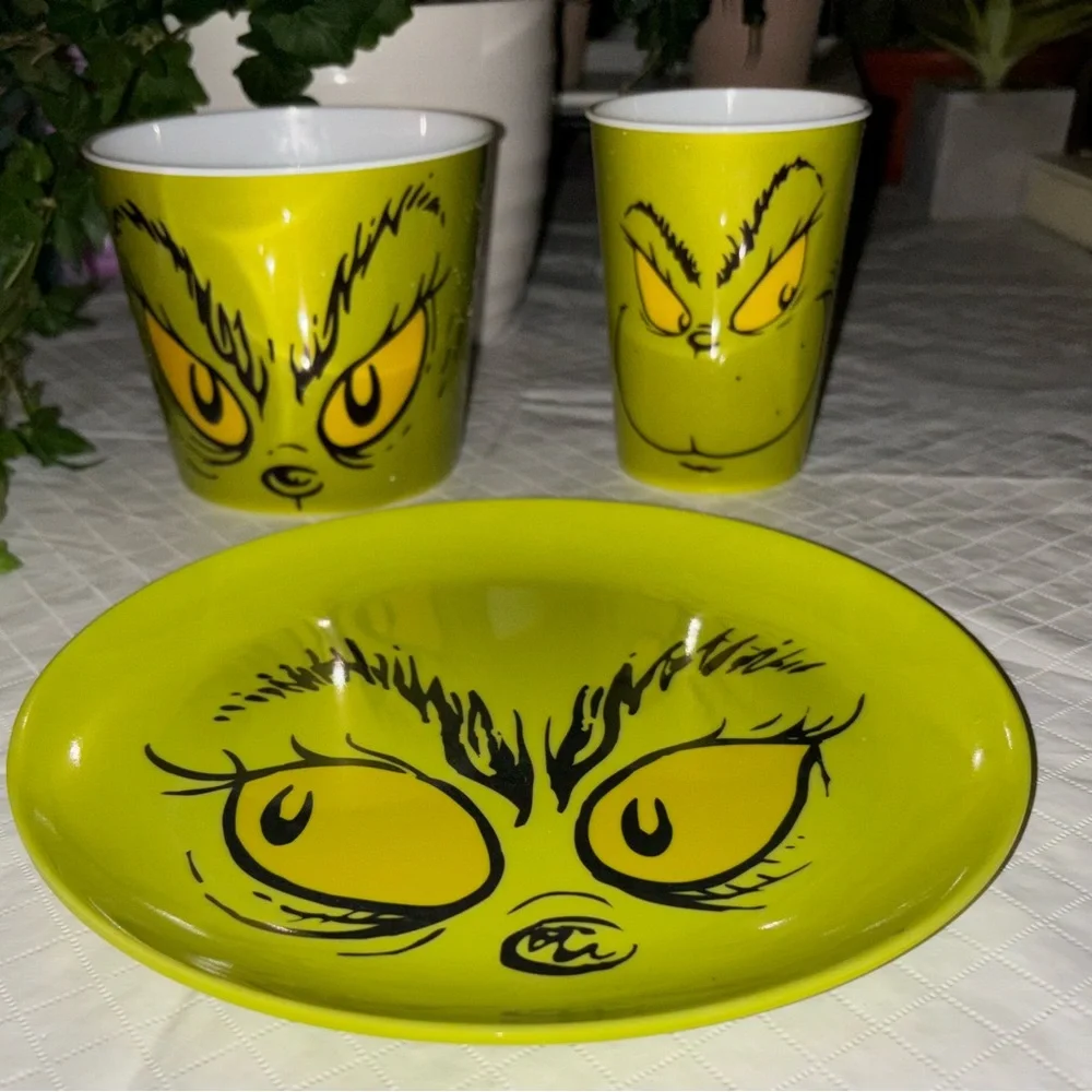 Grinch Tableware Set. - Picture 10 of 12